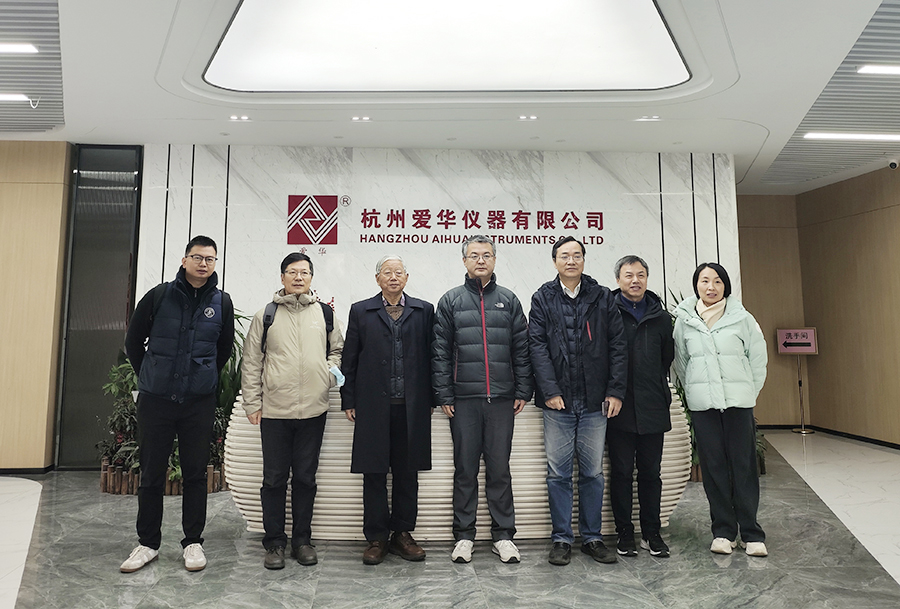 合影小.jpg