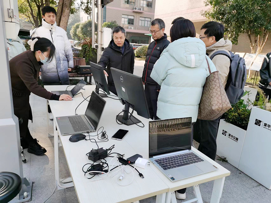 户外参观-小.jpg